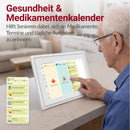Digitaler Familienplaner mit Medikamentenerinnerung – Senioren nutzen Kalender und Aufgabenübersicht auf Touchdisplay